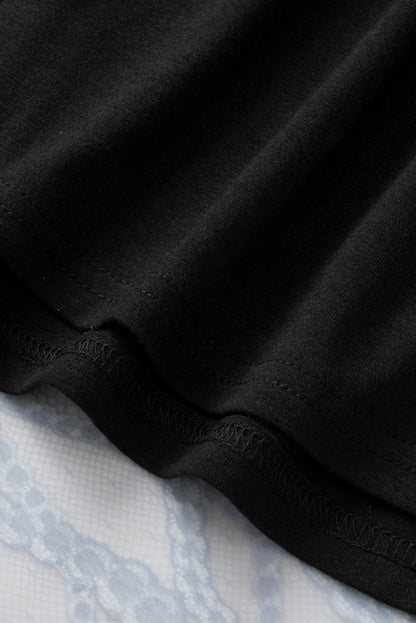 Zwarte babydoll-top met kanten mouwen en V-hals en ruches