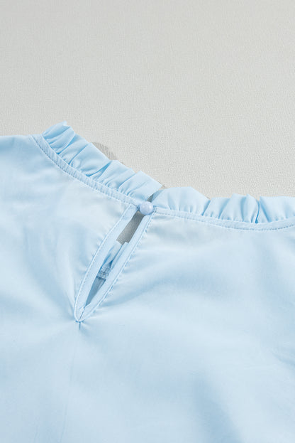 Beau blauwe gelaagde Ric Rac-blouse met kapmouwen en gevulde nek