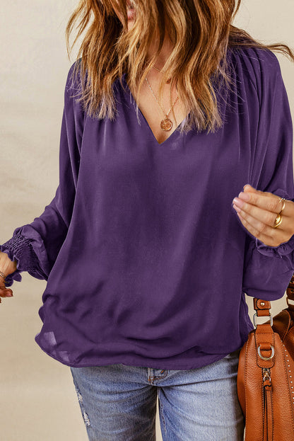 Paarse geplooide blouse met V-hals en gezwollen mouwen