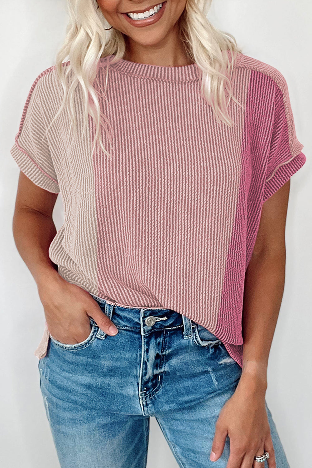 Roze getextureerd T-shirt met colorblock ronde hals
