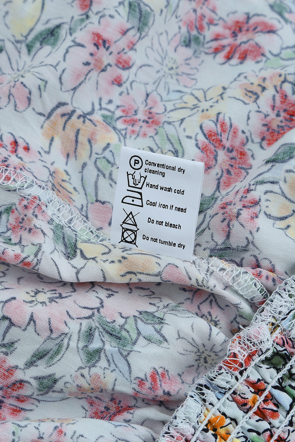 Veelkleurige tanktop met bloemen en V-hals