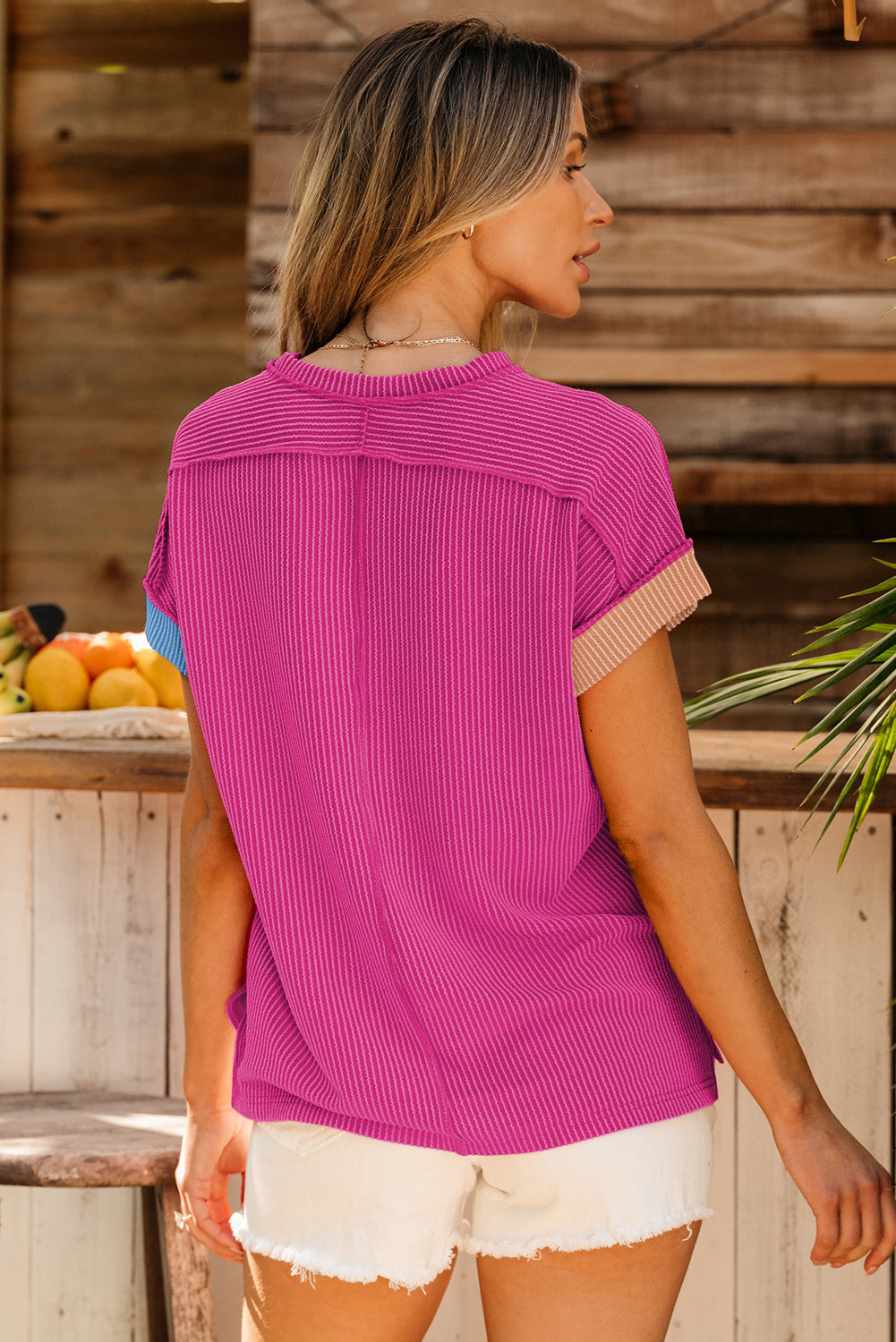 Rozerood getextureerd colorblock T-shirt met ronde hals