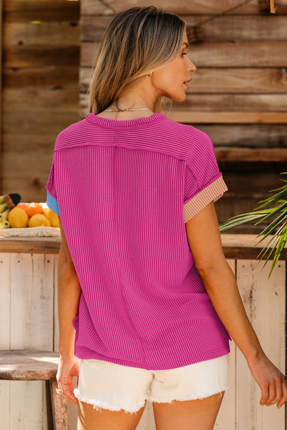 Rozerood getextureerd colorblock T-shirt met ronde hals