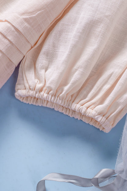 Beige babydollblouse met pofmouwen en oogjes