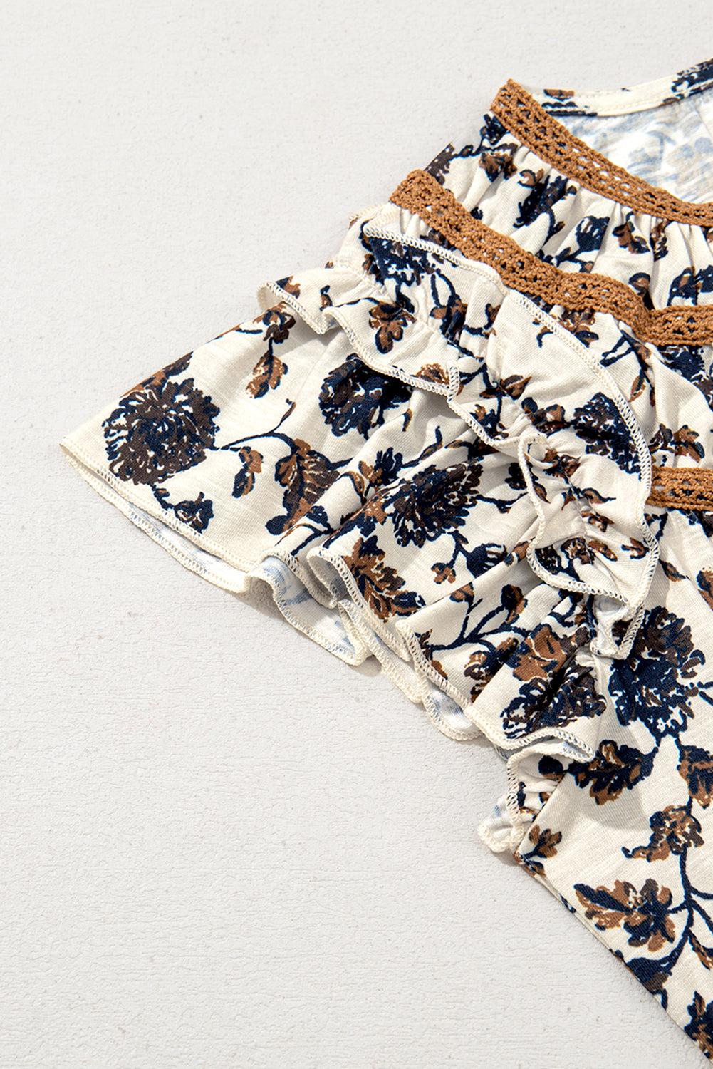 Witte bloemen frilly blouse met veter omhoog