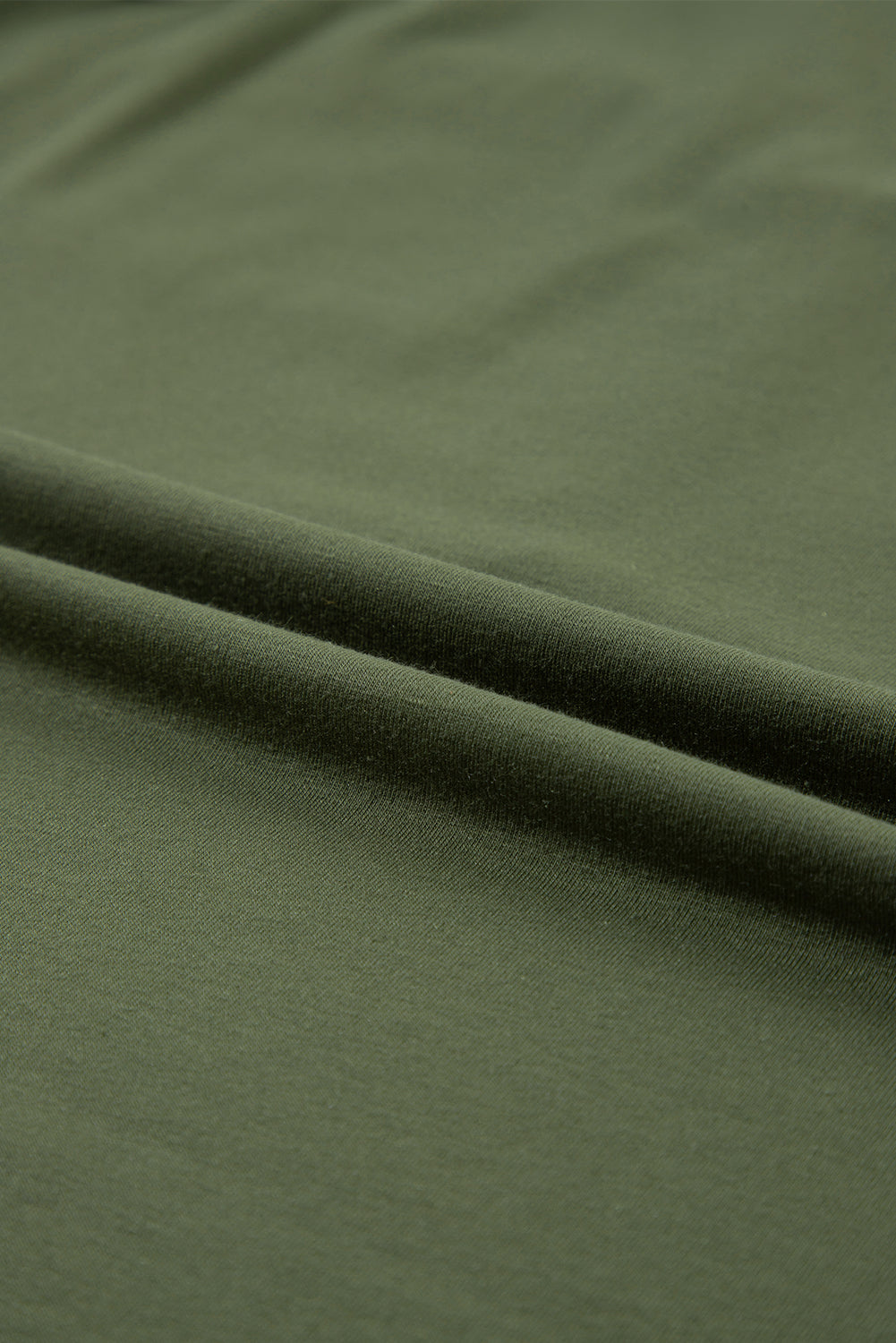 Junglegroene tanktop met opgestikte zak en halve knopen met V-hals