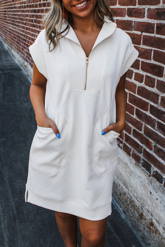 Witte textureerde halve zip collared cap mouw mini jurk