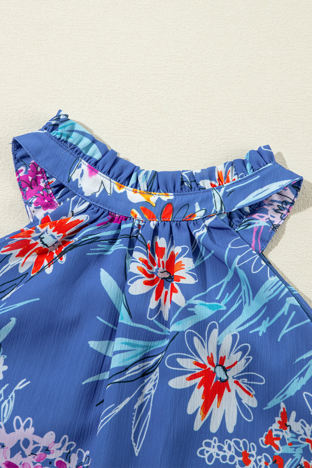Hemelsblauwe tanktop met bloemenprint en knoopsluiting