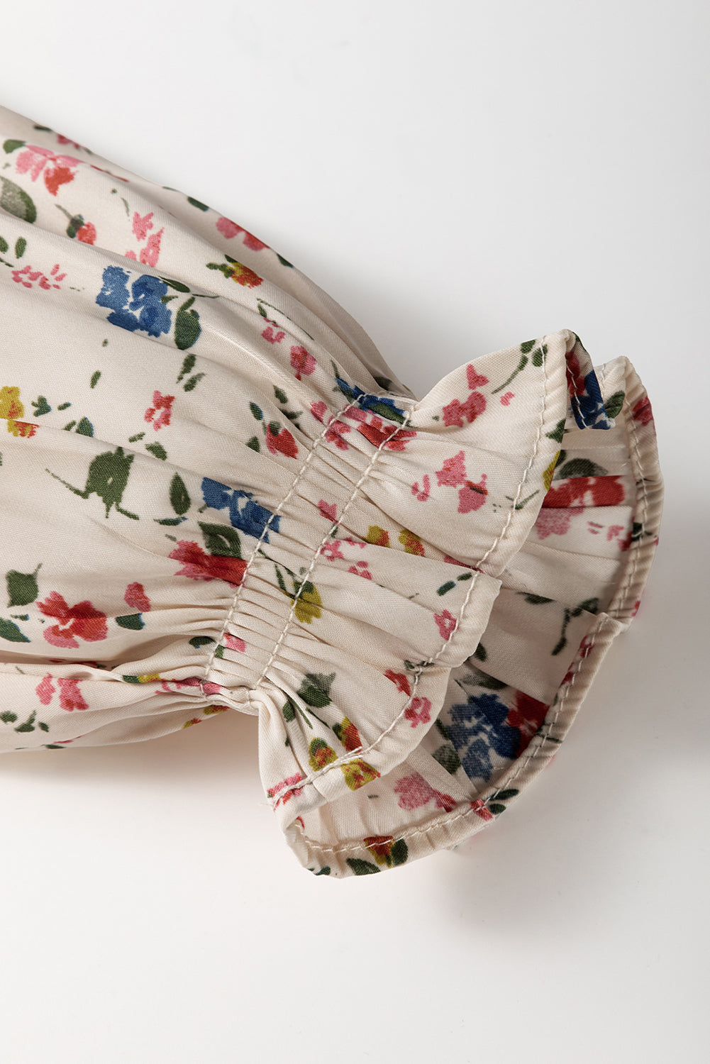 Beige boho bloemenprint gesmokte taille v nek blouse