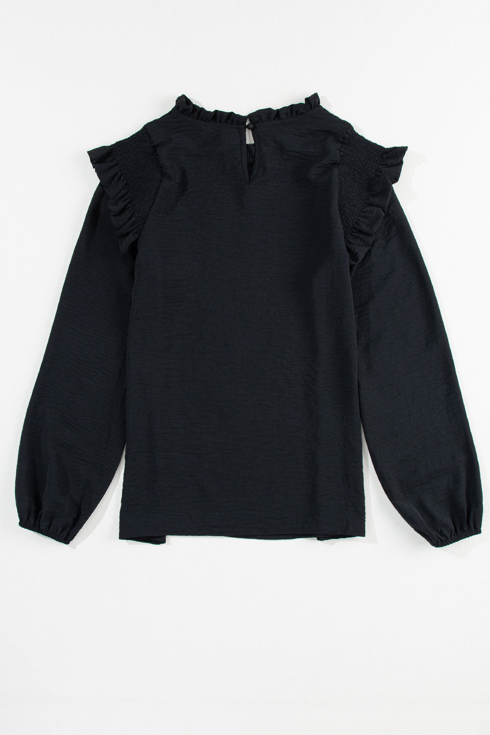 Zwarte blouse met ruches en ruches en bubbelmouwen