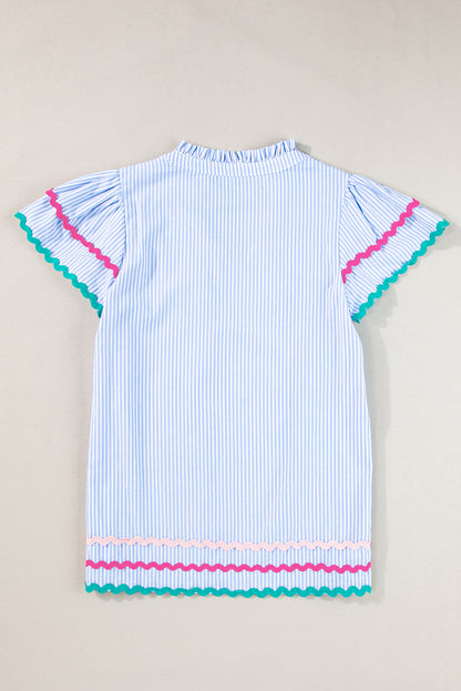 Hemelsblauwe gestreepte Ricrac-afwerking, splithals, gestreepte blouse met ruches aan de mouwen