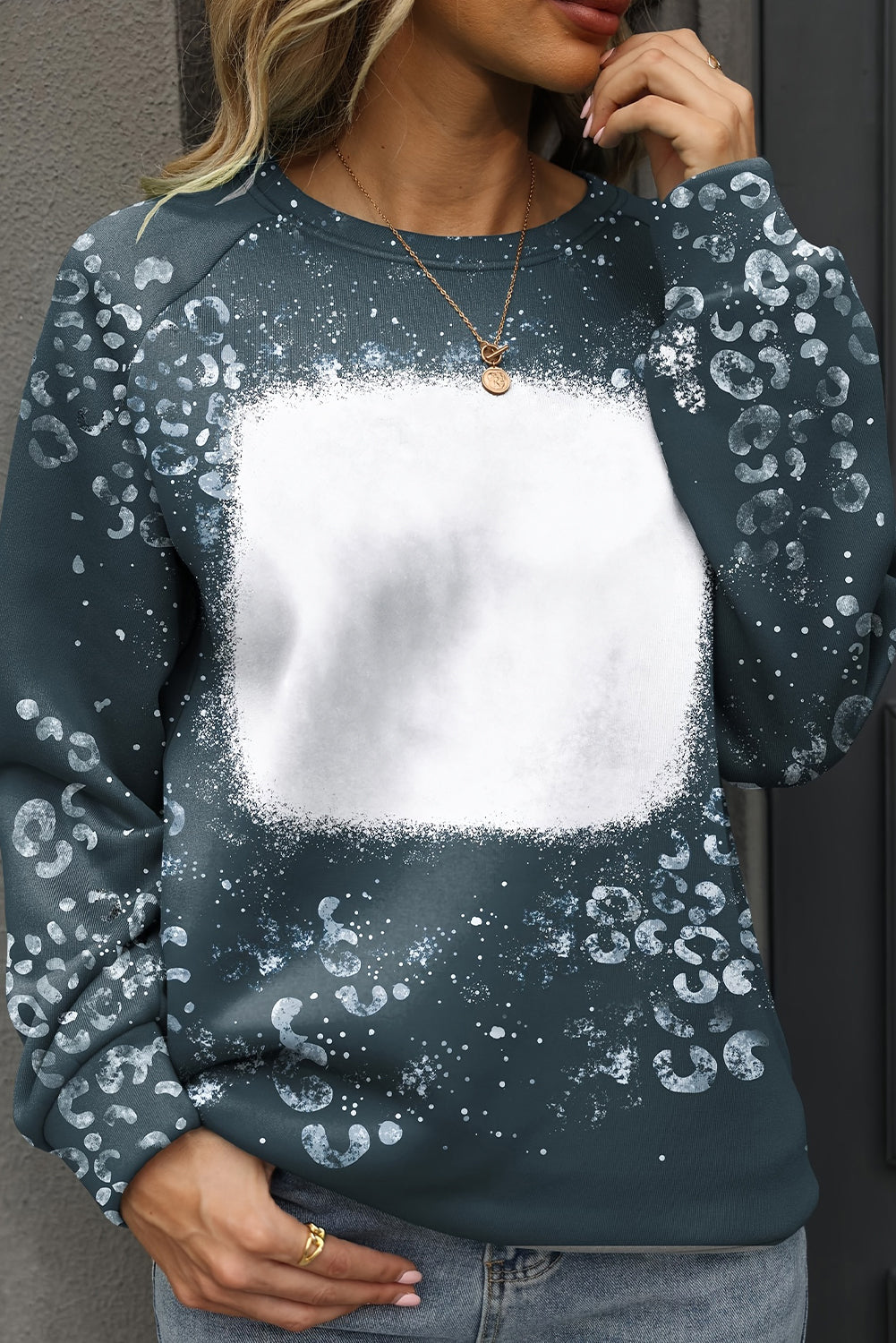 Blauwe luipaard gebleekte raglanmouw ronde hals sweatshirt