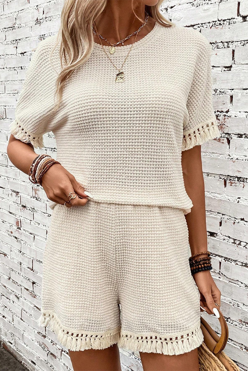 Beige korte tweedelige set met franjes en getextureerde rand