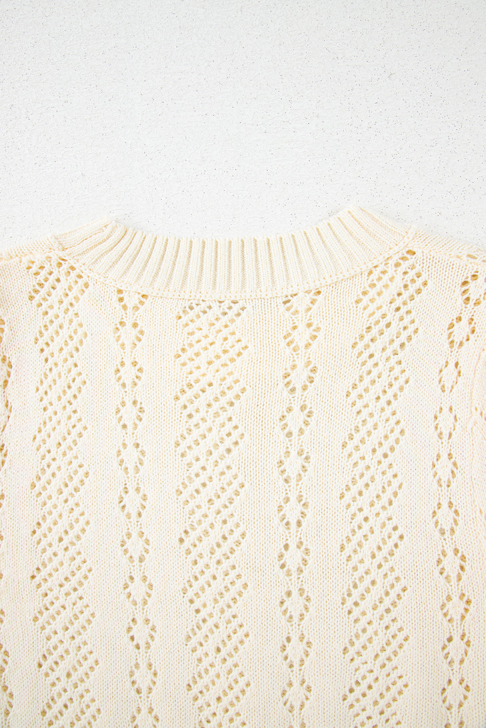 Beige uitgehold patroon gebreide korte puff mouw trui