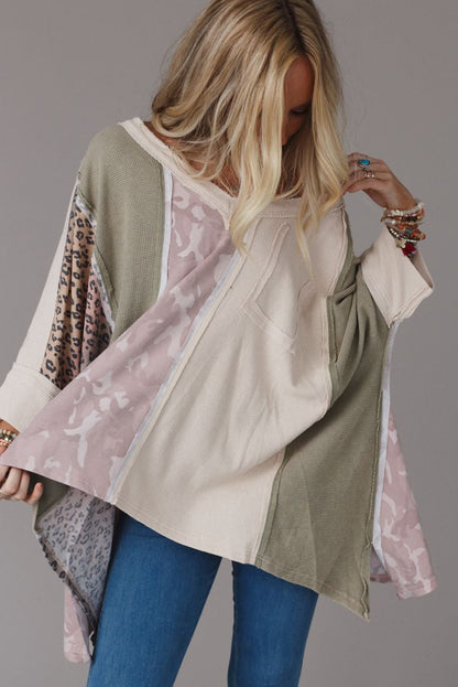 Veelkleurige oversized top met zichtbare naden en patchwork