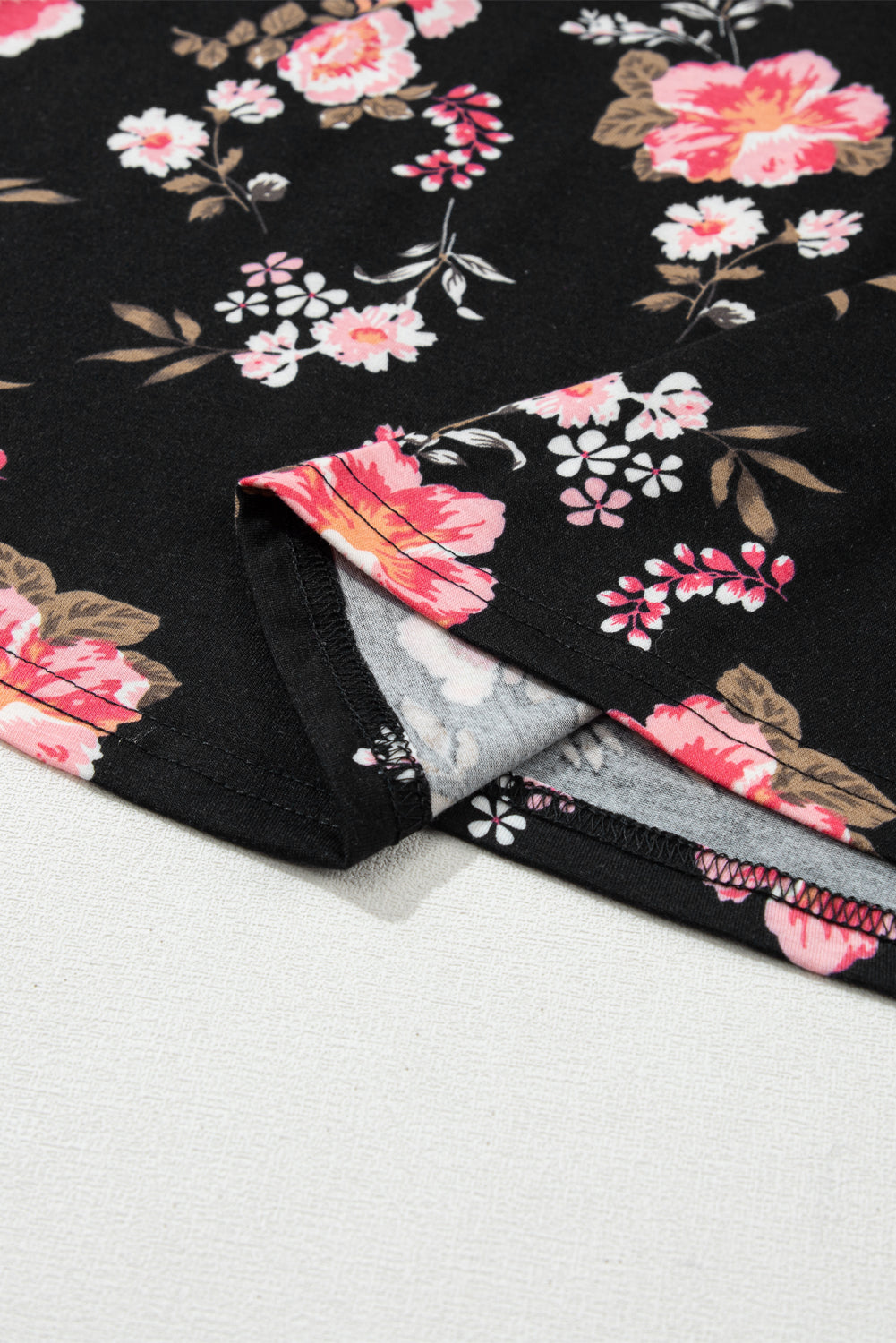 Zwarte bloemen spaghettibandjes tanktop met bandjes op de rug