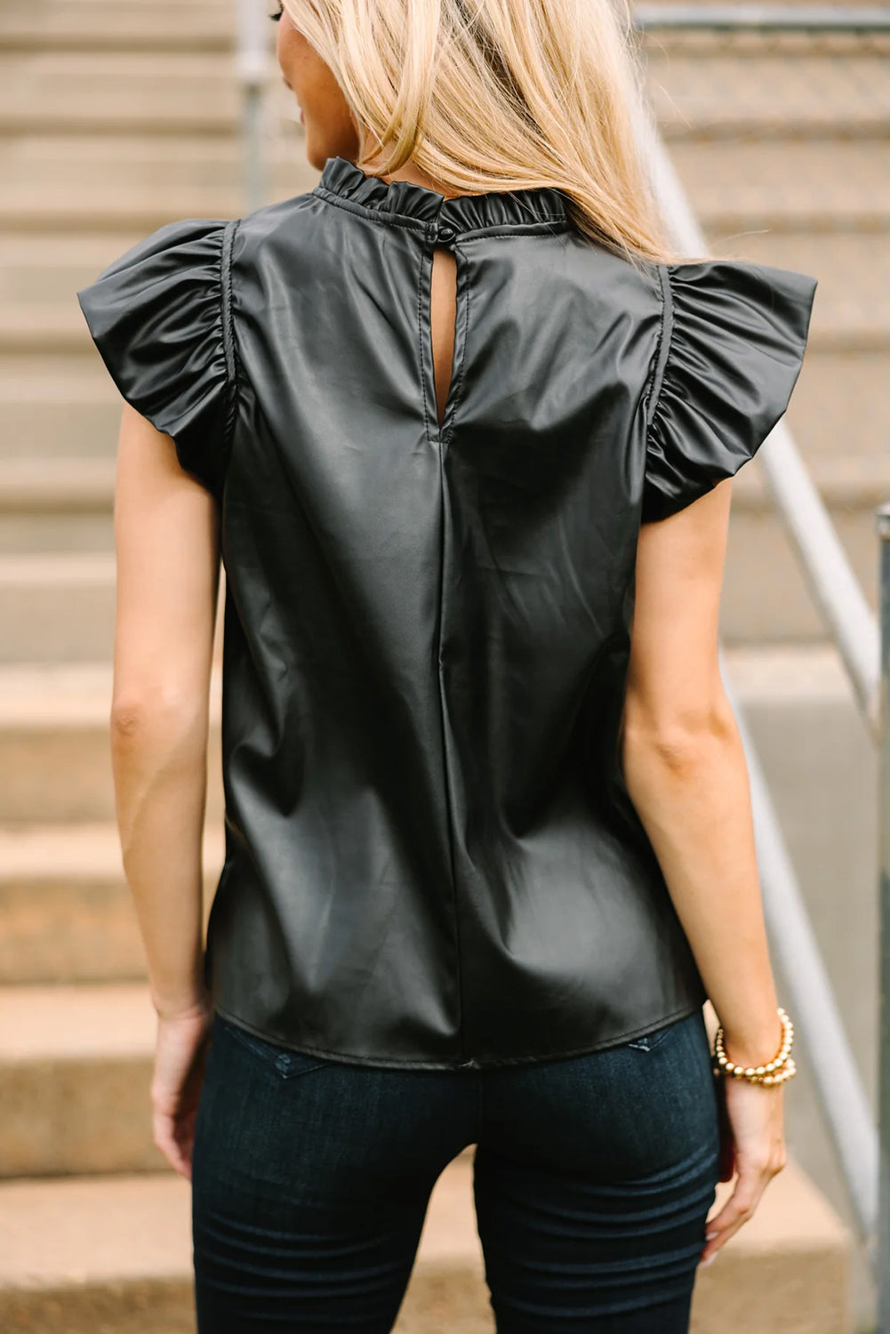 Zwarte pu lederen frilly ruches trim blouse