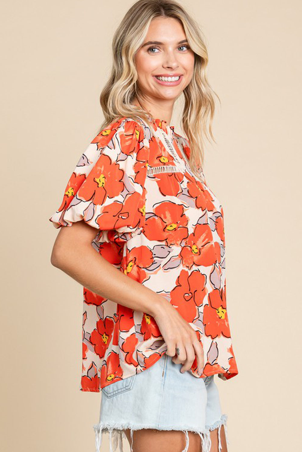 Oranje bloemen losse blouse met bubbelmouwen en ruches aan de hals