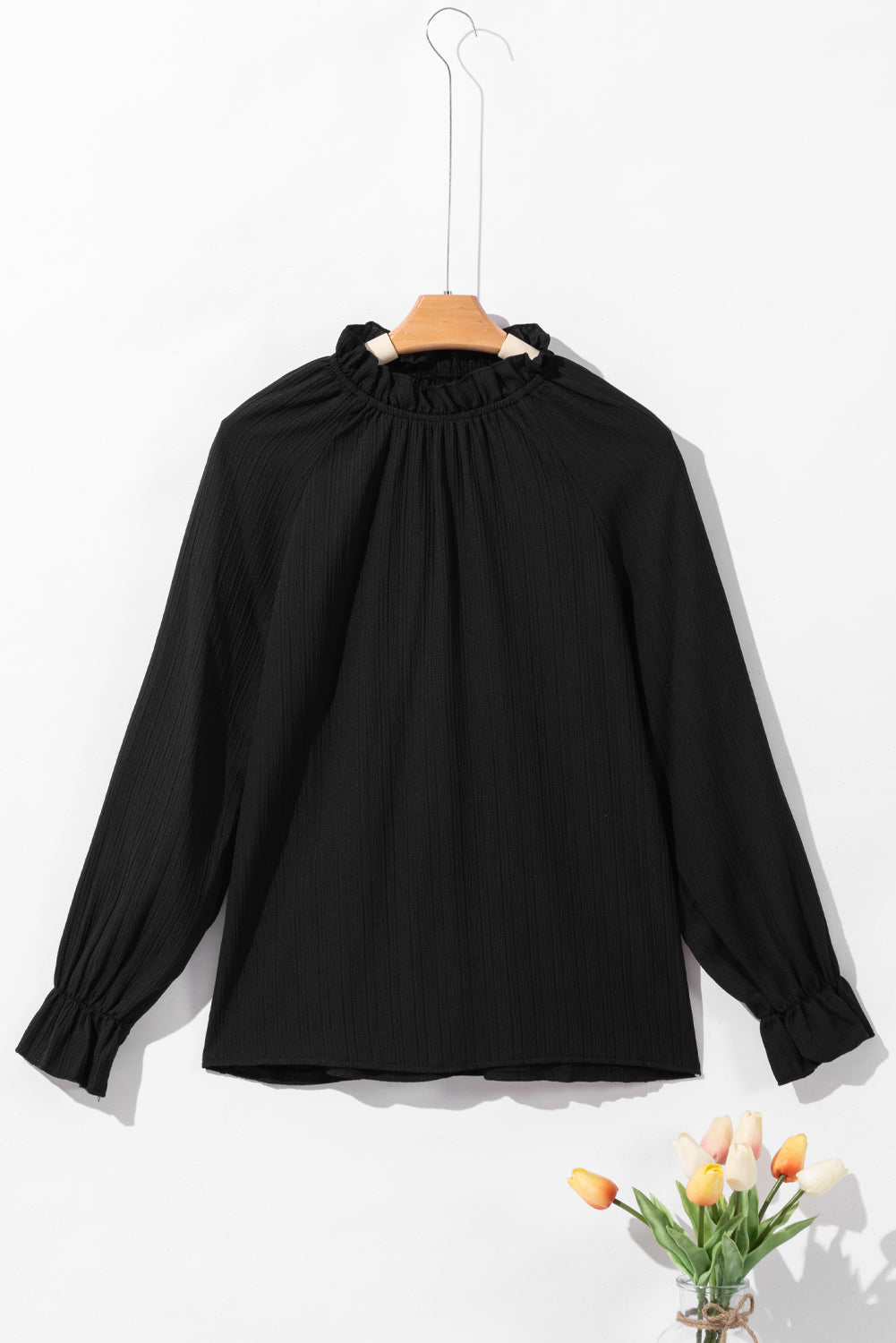 Zwarte blouse met ruches en rimpelige bubbelmouw
