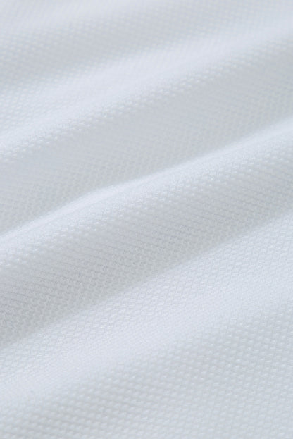 Wit asymmetrisch badpak met ruches en strikband in de taille