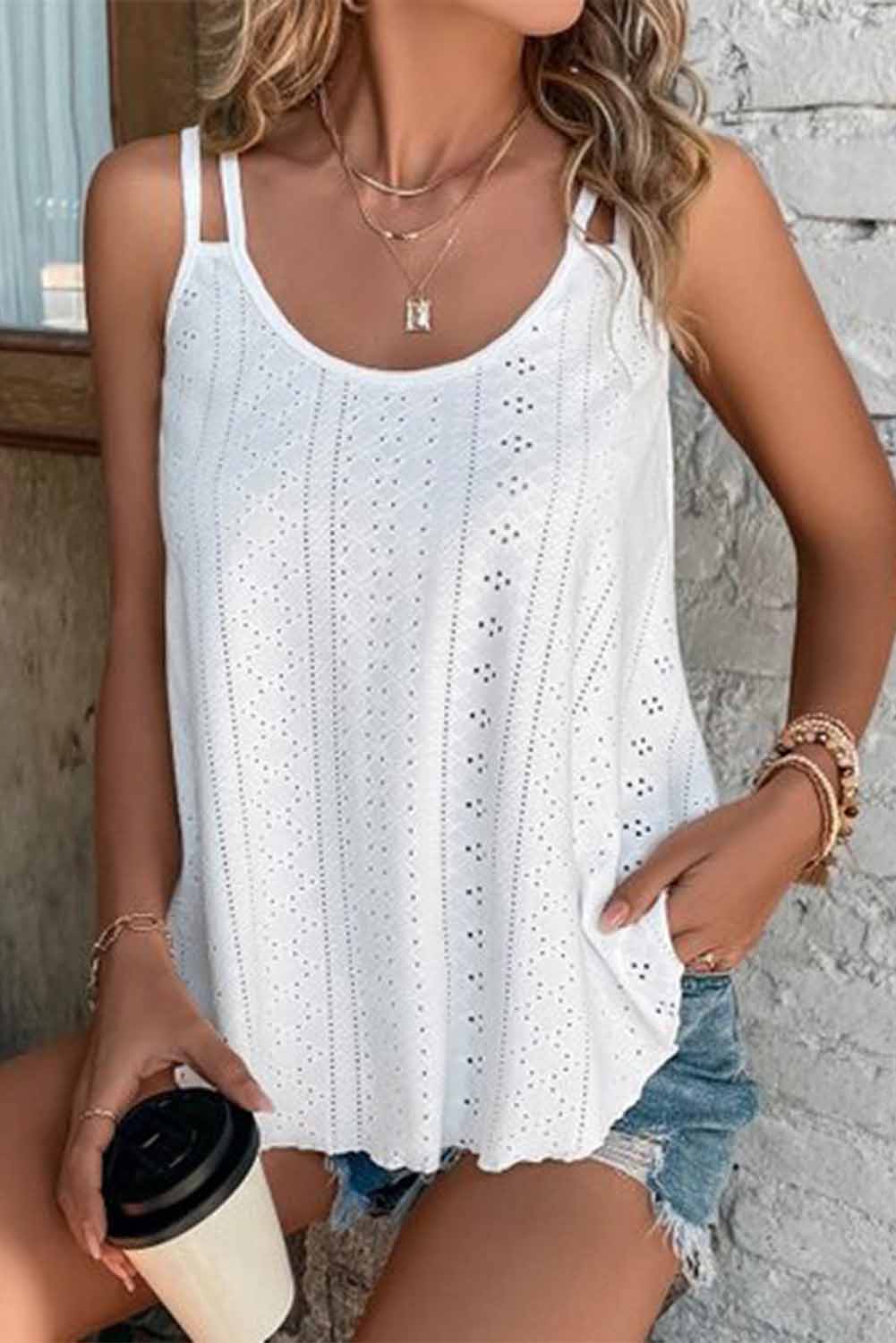 Witte tanktop met ronde hals en oogjes met bandjes