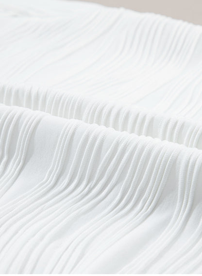 Witte golvende top met nephals en kapmouwen