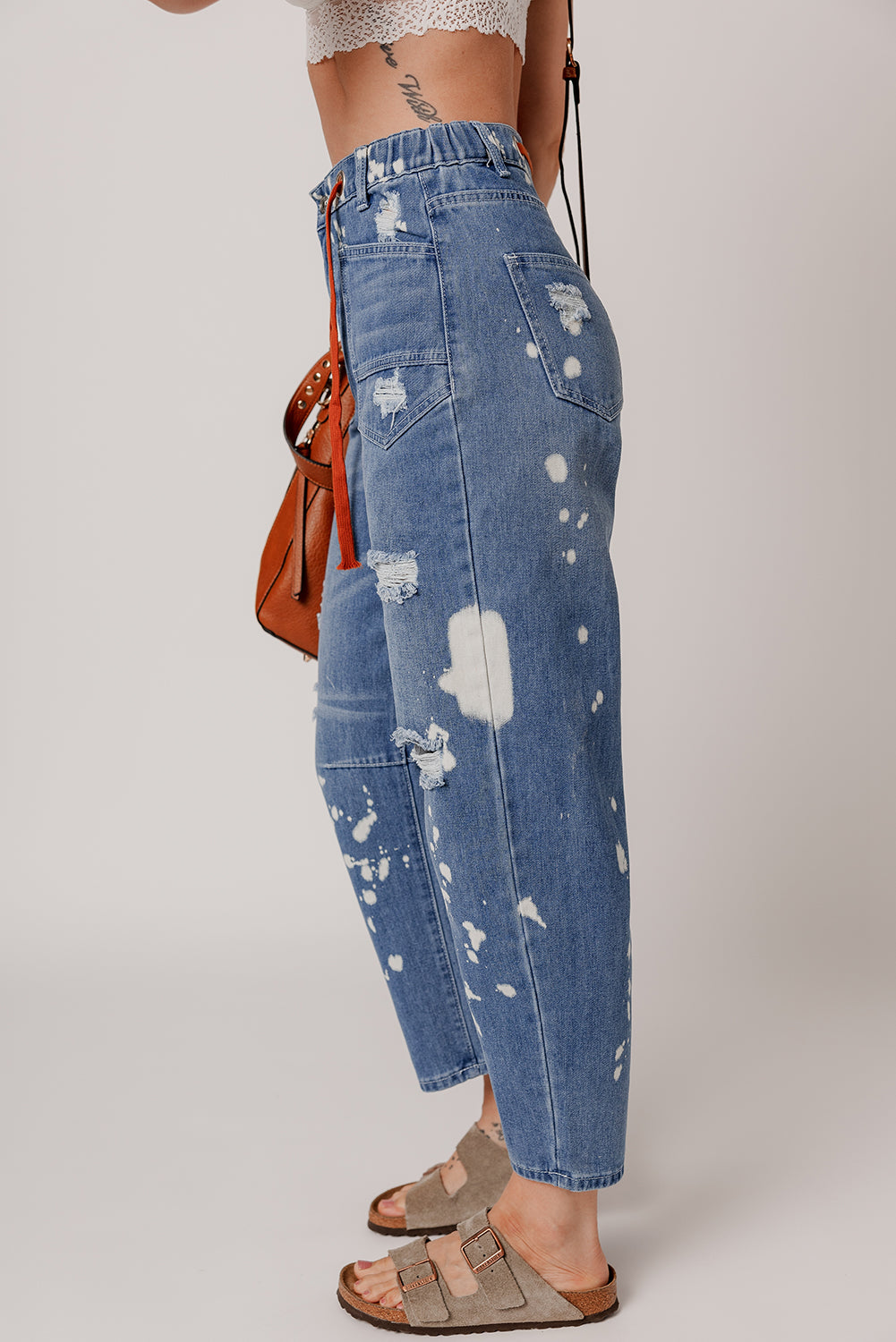 Ashleigh Blue gescheurde spattende verftouwtaille taille bijgesneden rechte jeans