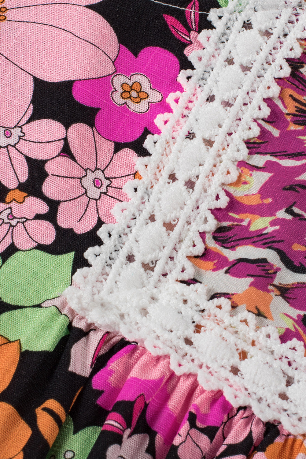 Rozerode blouse met kanten rand en bloemenprint met bubbelmouwen