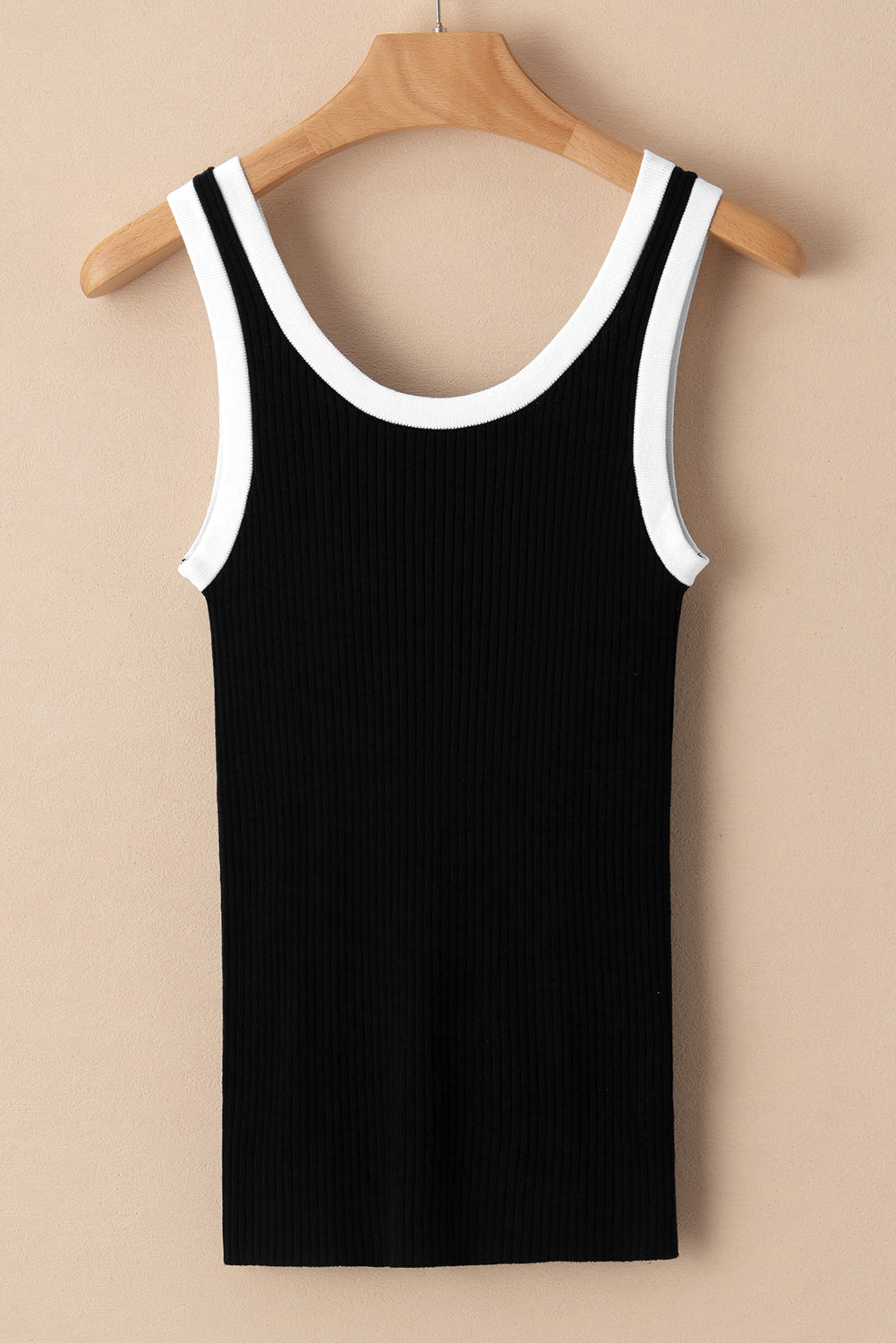 Zwarte geribbelde tanktop met U-hals en geribde rand met zwarte colorblock-rand