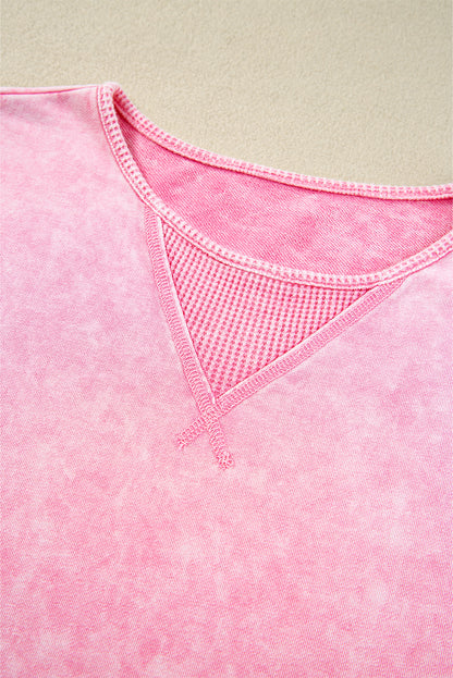 Aardbeiroze minerale wassing met zichtbare naad en oversized oversized T-shirt