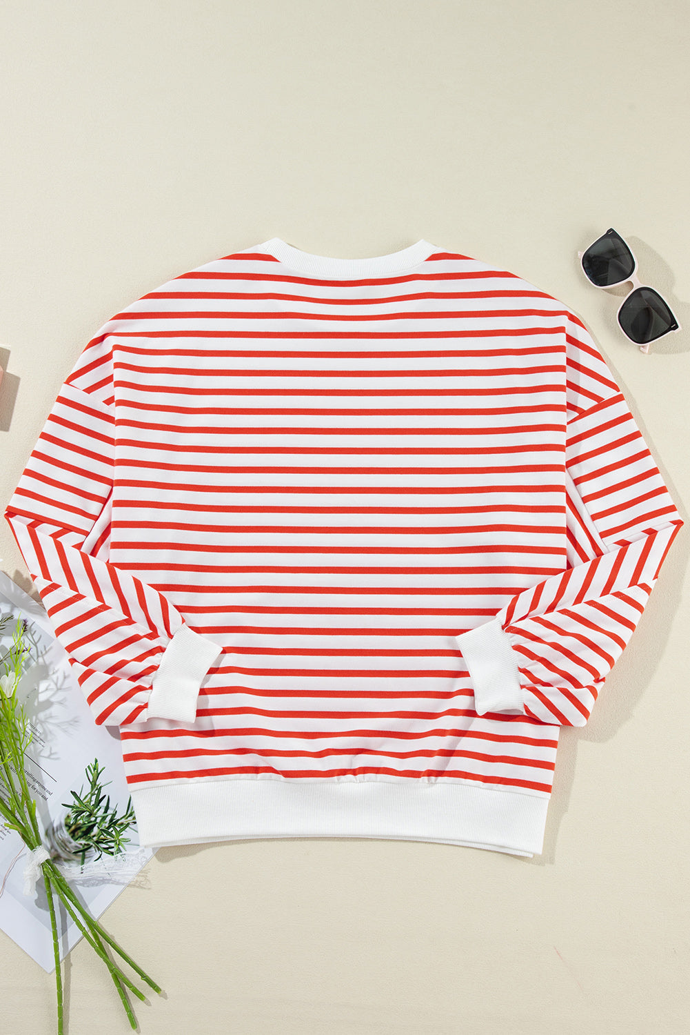 Oranje gestreept los sweatshirt met lage schouder en ronde hals