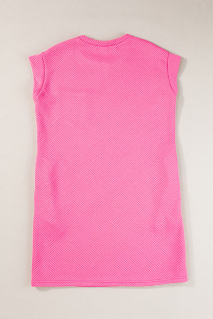 Sachet roze getextureerde T-shirtjurk met kapmouwen