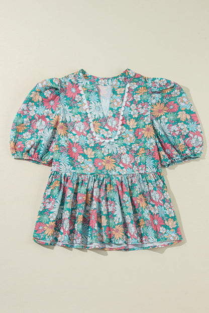 Veelkleurige bloemenblouse met ingekeepte hals en korte mouwen