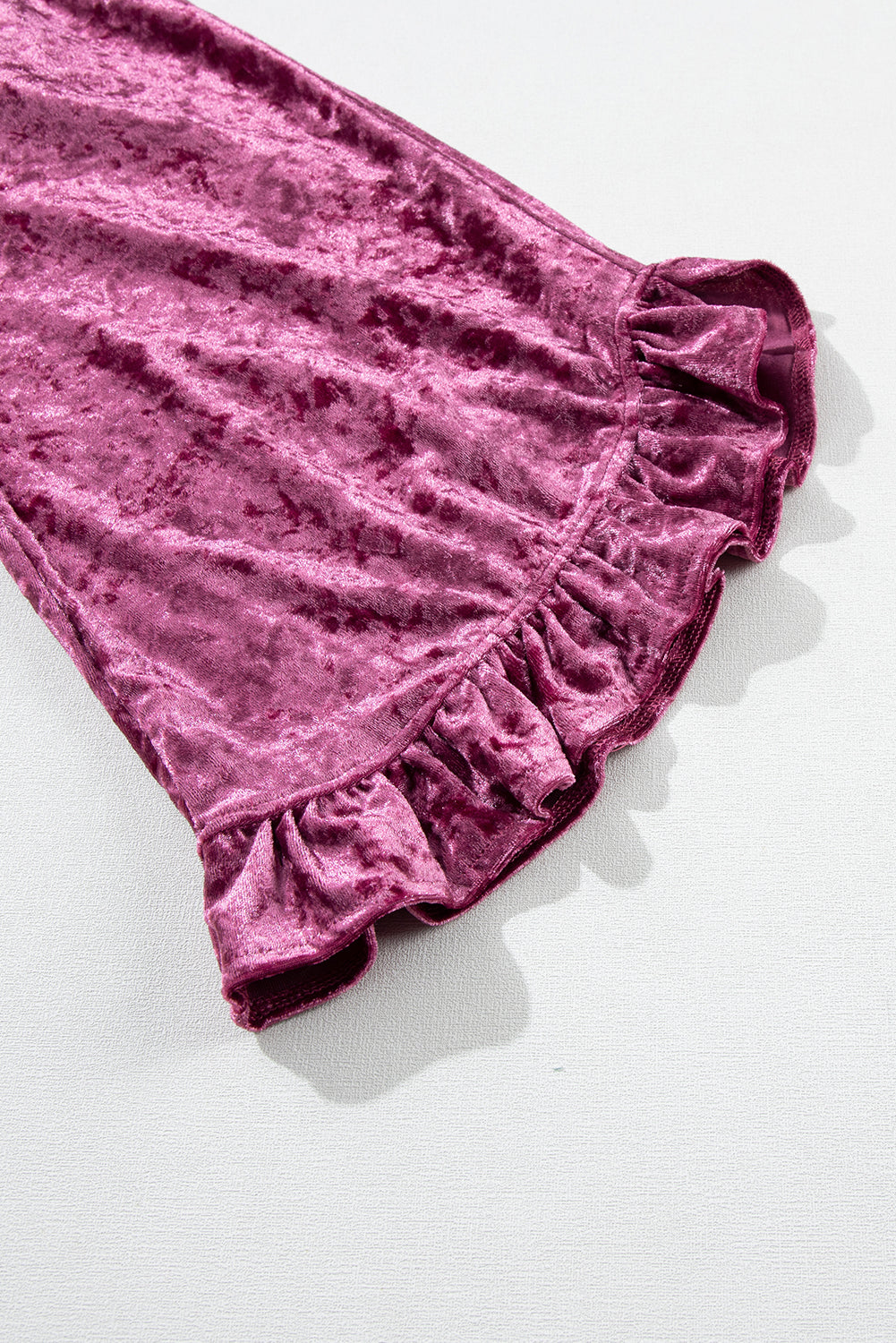 Rode dahlia fluwelen top met ronde hals en pagodemouwen