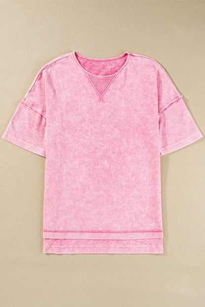 Aardbeiroze minerale wassing met zichtbare naad en oversized oversized T-shirt