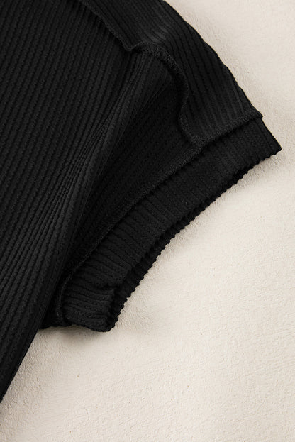 Zwart getextureerd gebreid T-shirt met zichtbare stiksels