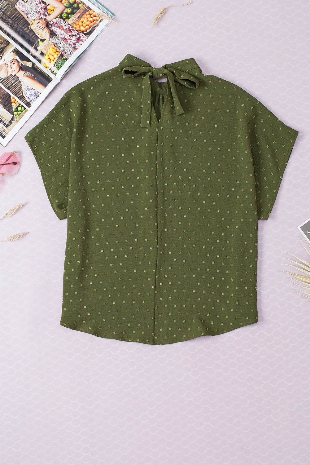 Mistgroene blouse met Zwitserse stippen en vleermuismouwen