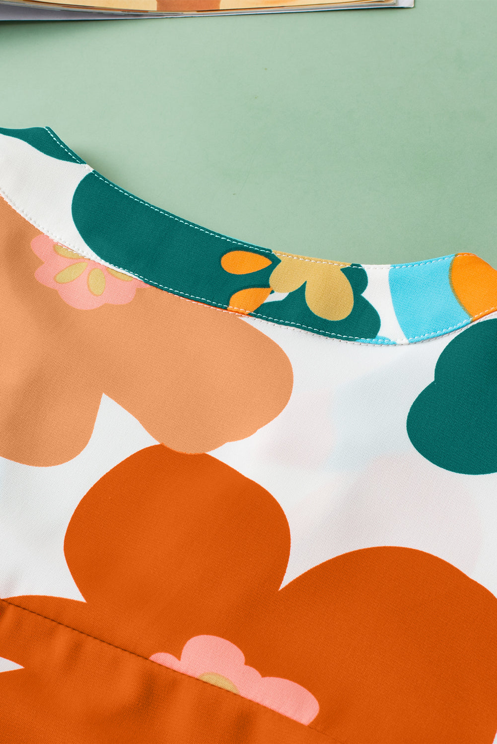 Oranje bloemen getande blouse met V-hals en ruches aan de mouwen