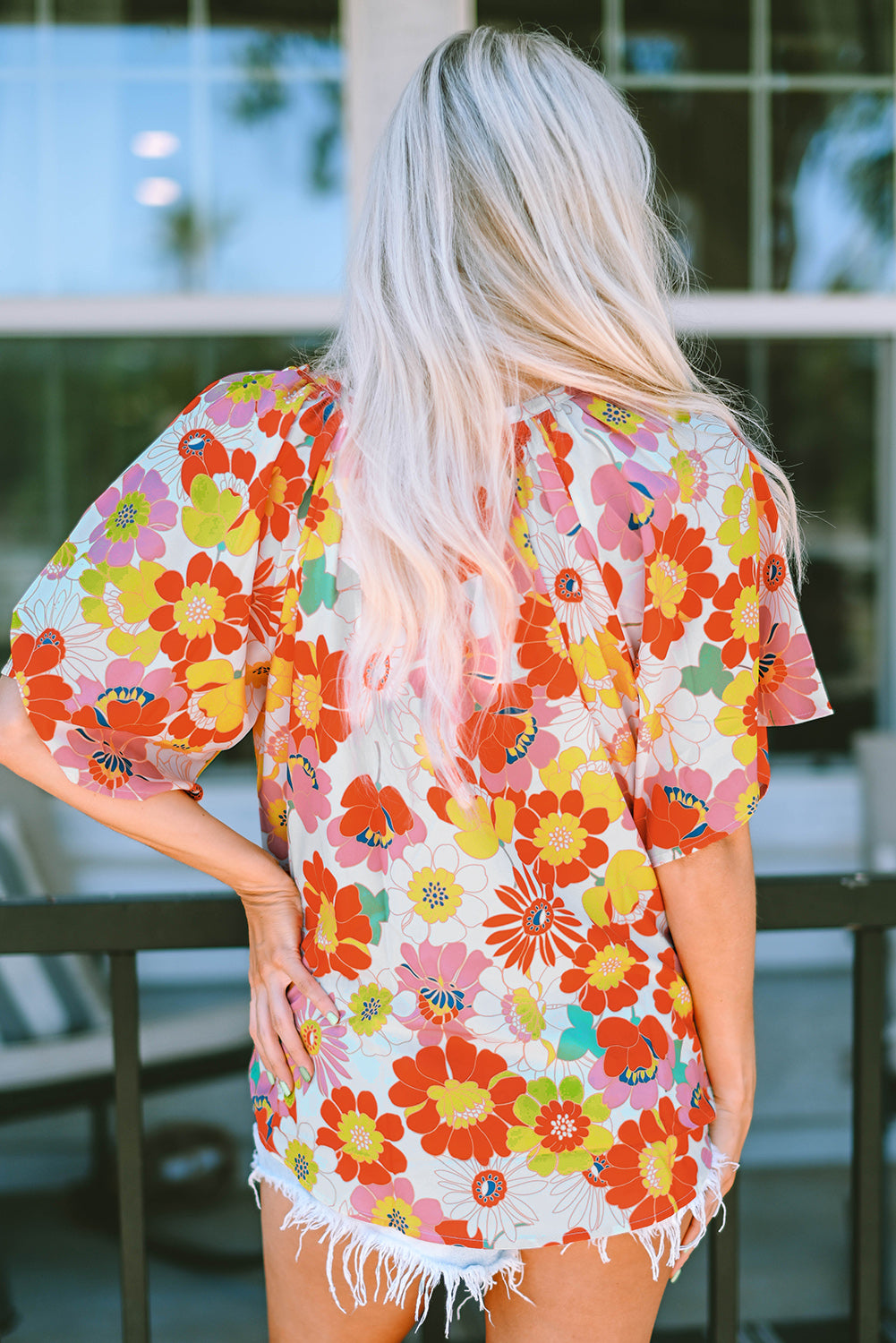 Oranje blouse met abstracte print en V-hals en halve mouw