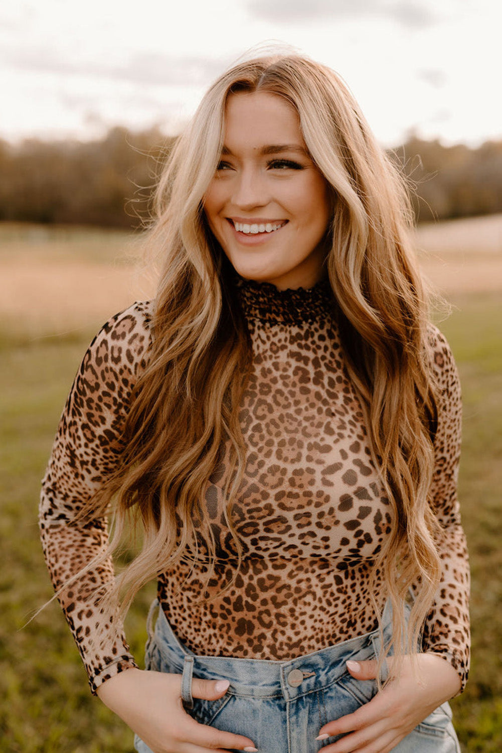 Bruine luipaard gesmokte nek mesh bodysuit met lange mouwen