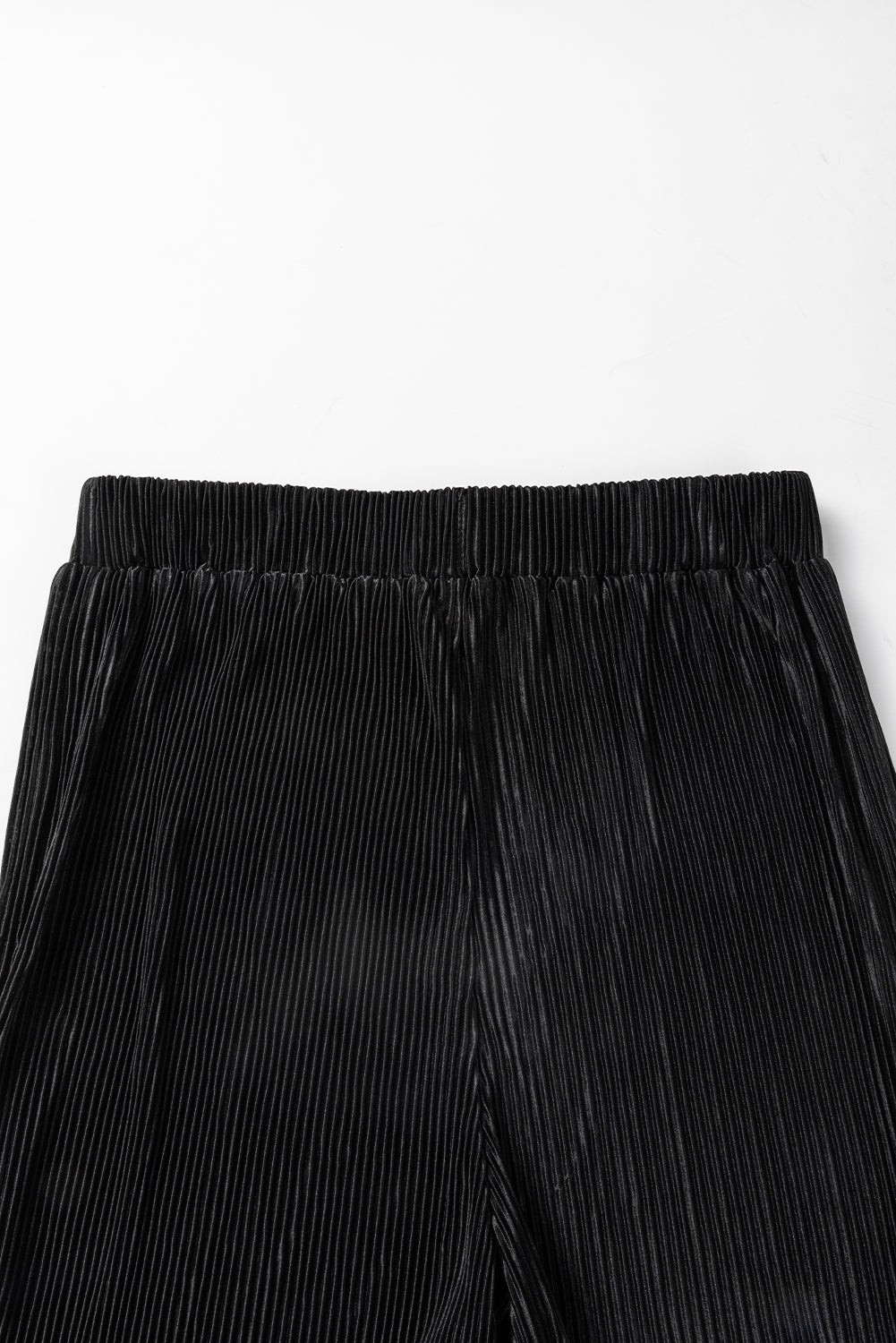 Zwarte cropped trui met koord en broek met wijde pijpen