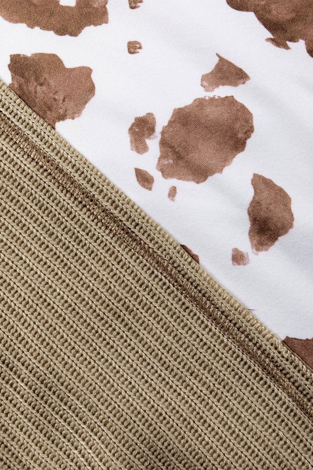 Lichtkaki Henley-blouse met dierenprint en getextureerde patch en lantaarnmouwen