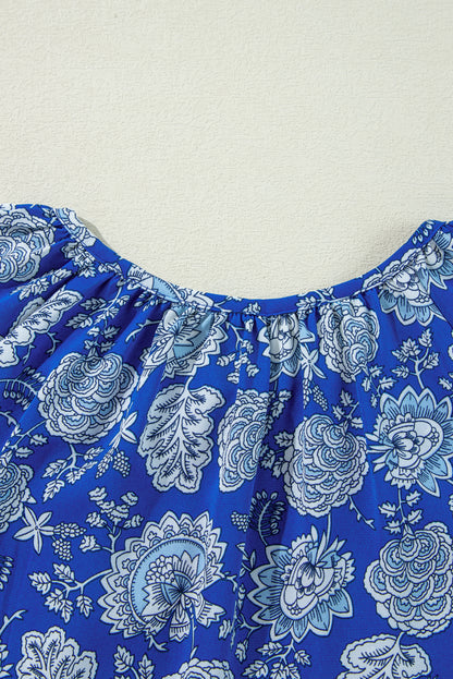 Blauwe blouse met ingekerfde V-hals en lange mouwen met bloemen