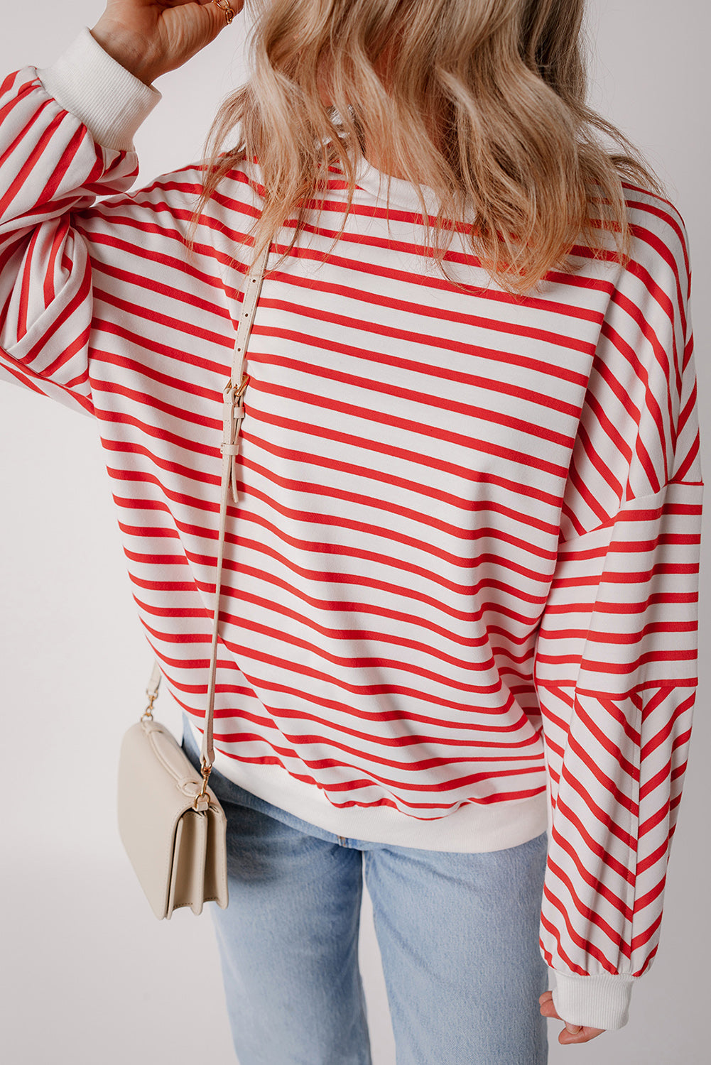 Oranje gestreept los sweatshirt met lage schouder en ronde hals