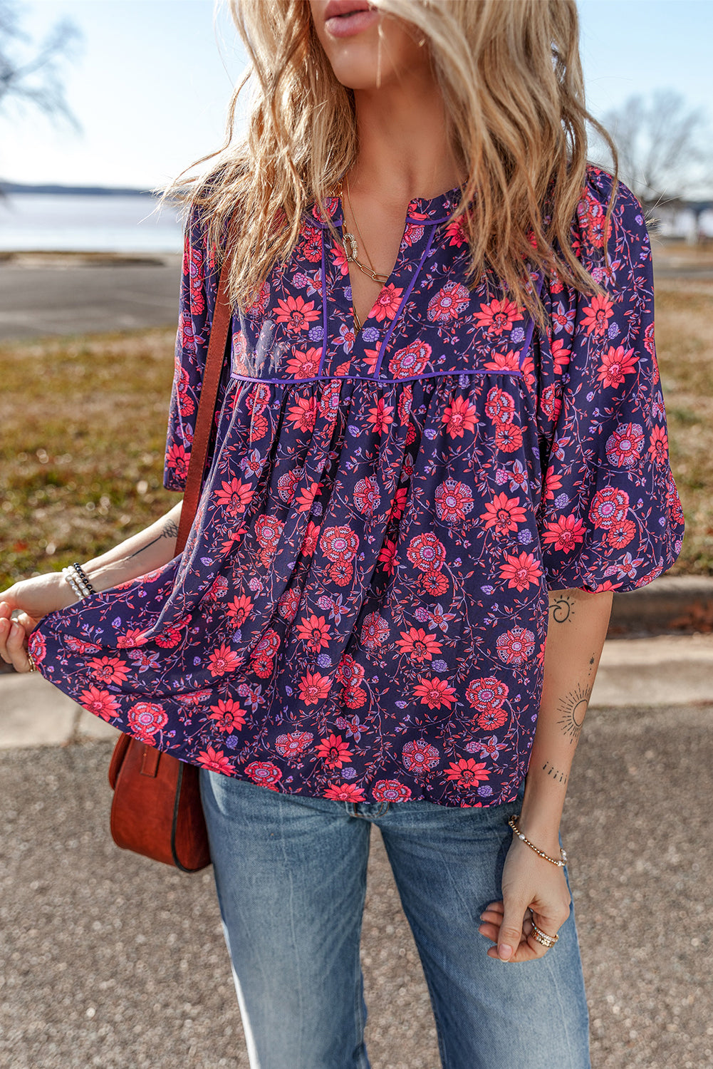 Paarse bloemen halve mouw splithals blouse top