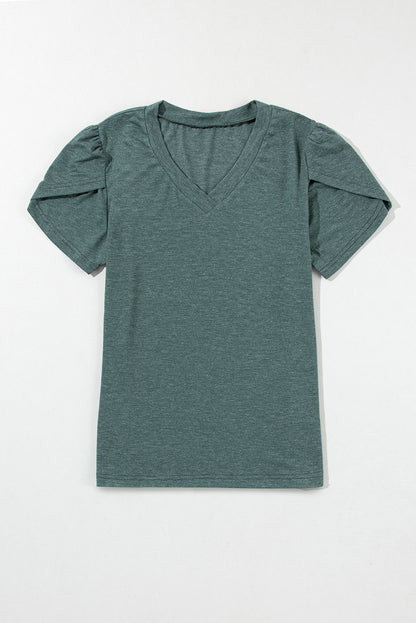 Mistgroen mode T-shirt met V-hals en bloemmouwen