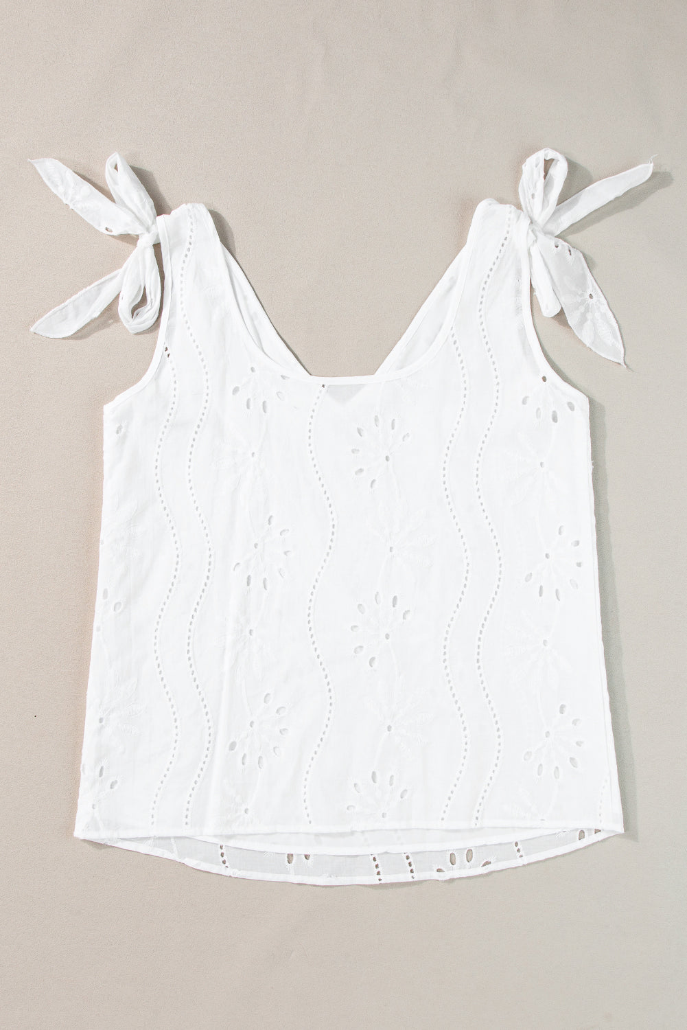 Witte tanktop met geknoopte bandjes en V-hals met borduurmotief
