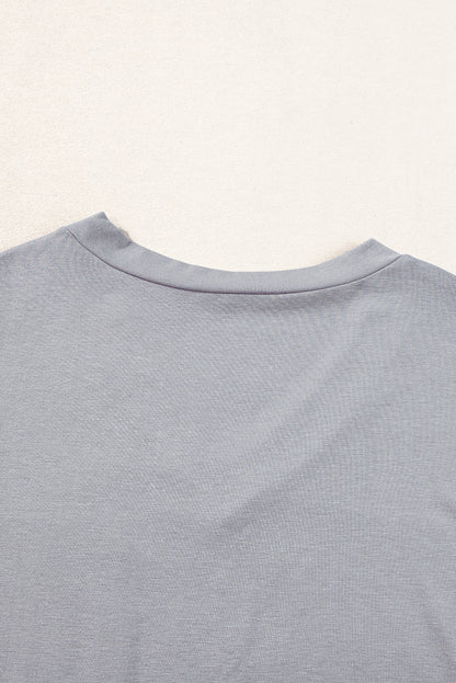 Middelgrijs T-shirt met V-hals en ronde zoom