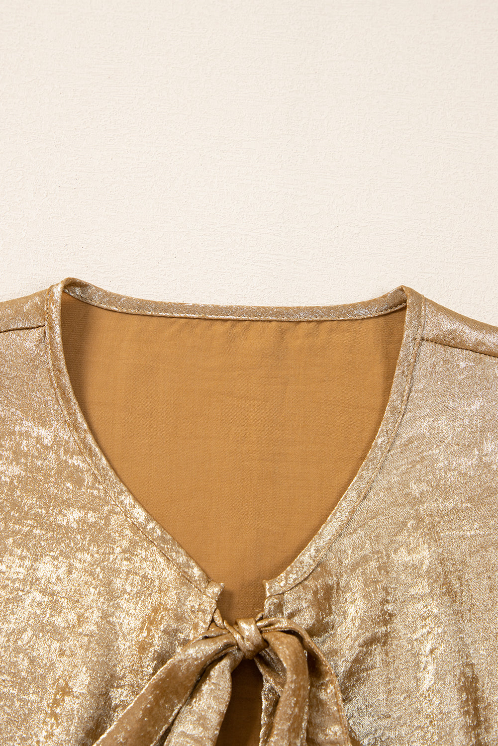 Gouden vlinderdas voorste bladerdeeg 3/4 mouw ruche zoom blouse