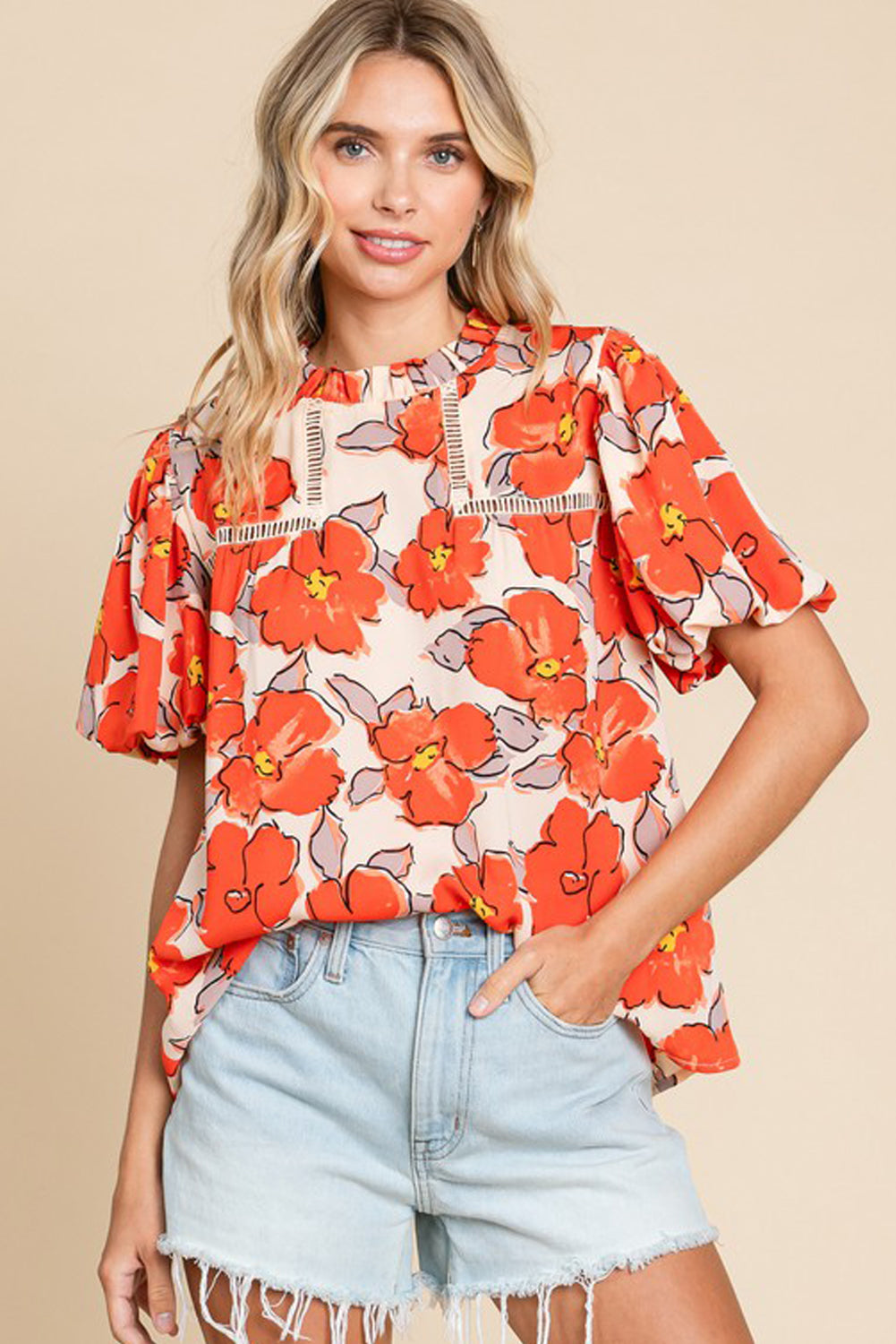 Oranje bloemen losse blouse met bubbelmouwen en ruches aan de hals
